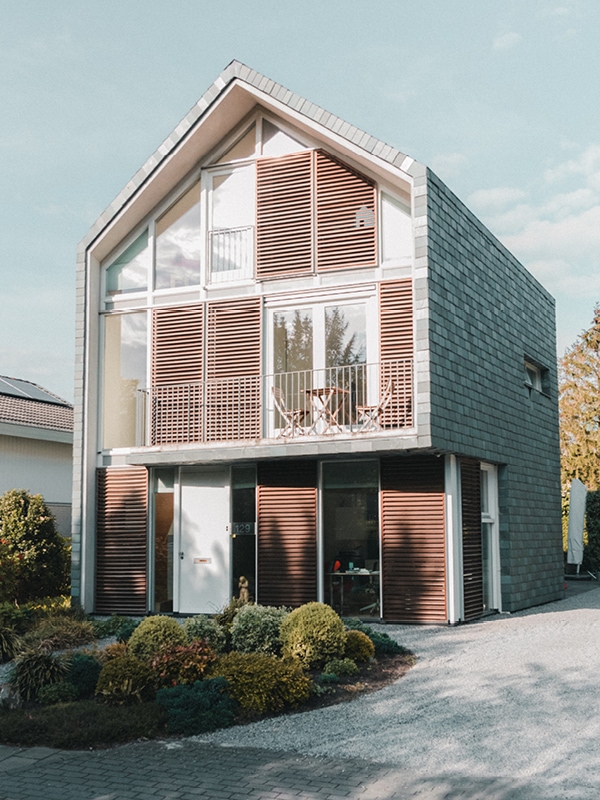 Modernes Haus als Symbol für den kompetenten Immobilienverkauf in Pforzheim
